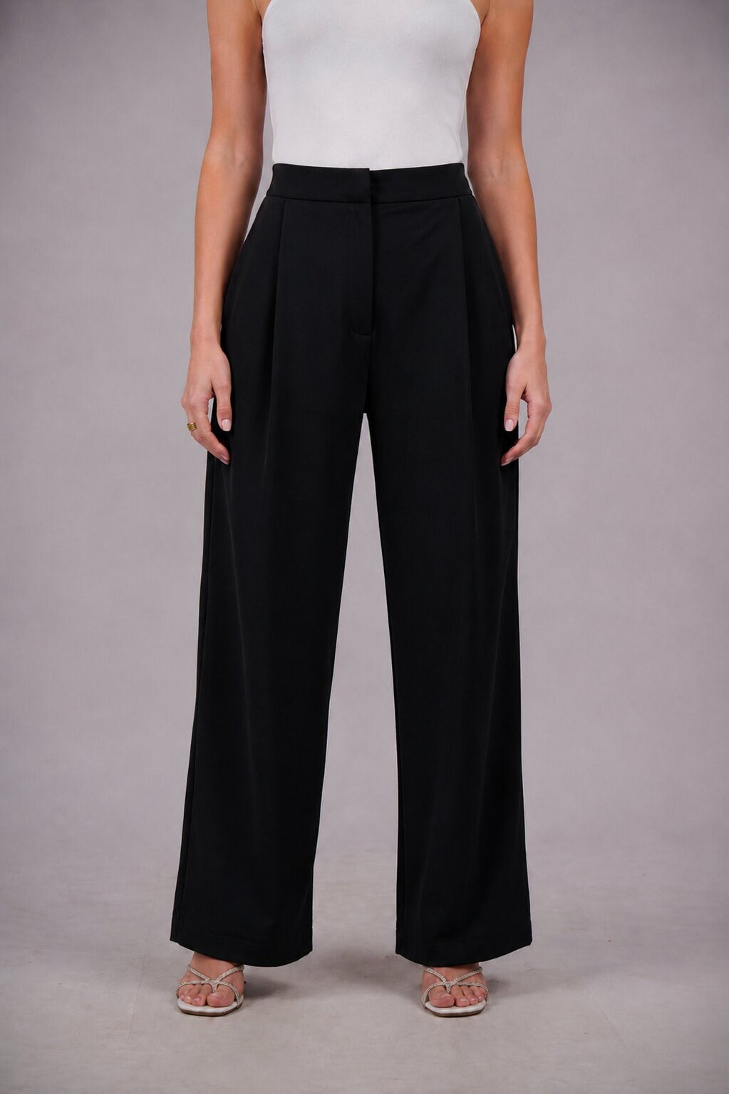 Pleated Wide-Leg Trousers – Black