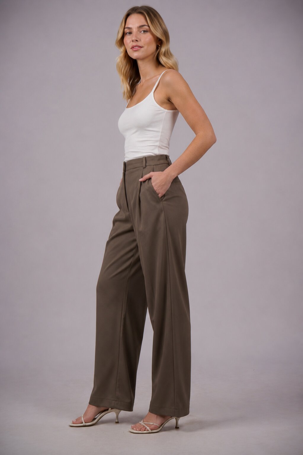 Pleated Wide-Leg Trousers – Default
