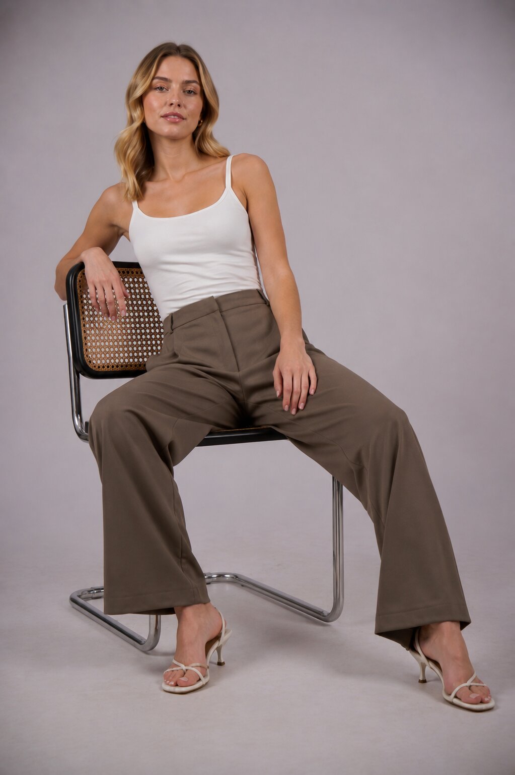 Pleated Wide-Leg Trousers – Default